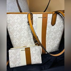 MK Eliza East/W tote w snap pouch + matching wrist wallet